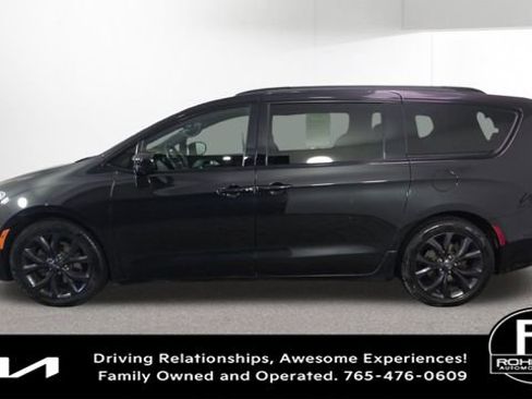 Used 2018 Chrysler Pacifica Touring-L Plus w/ Advanced Safetytec Group FWD image 6