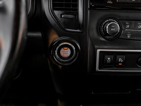 Used 2021 Nissan Titan S image 22