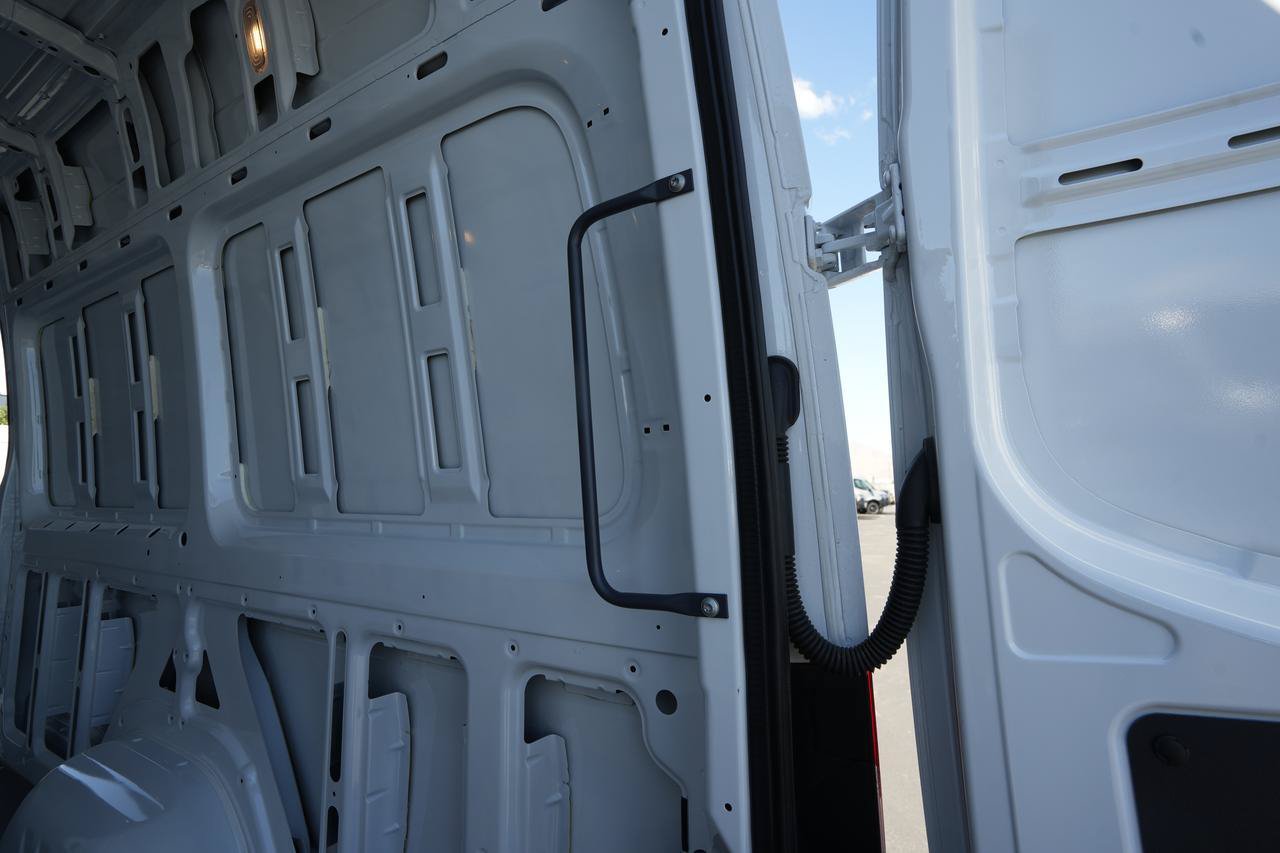New 2025 Mercedes-Benz eSprinter 170 Cargo image 12