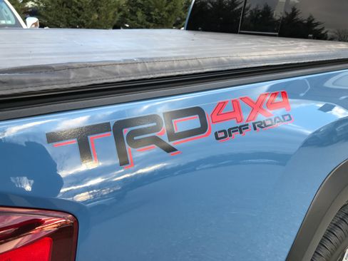Used 2019 Toyota Tacoma TRD Off-Road image 9