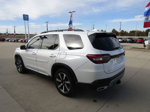 Used 2023 Honda Pilot Touring image 7