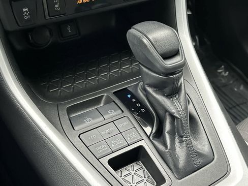 Used 2022 Toyota RAV4 XLE image 25