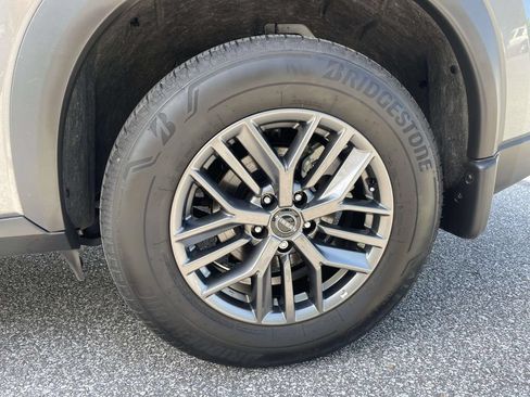Used 2025 Nissan Rogue S FWD image 10