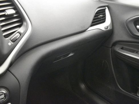 Certified 2016 Jeep Cherokee Trailhawk w/ Comfort/Convenience Group image 43