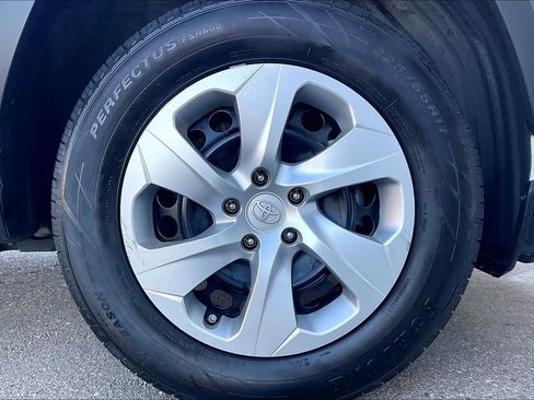 Used 2022 Toyota RAV4 LE image 22