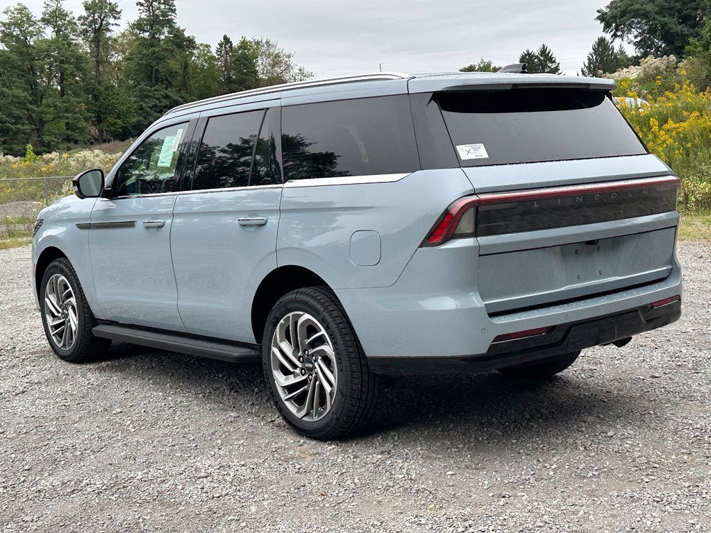 New 2027 Lincoln Navigator Premiere AWD/4WD image 32