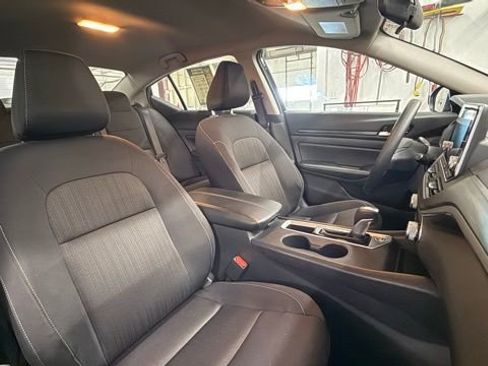 Used 2025 Nissan Altima 2.5 SV image 19