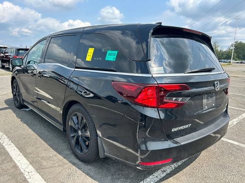 Used 2023 Honda Odyssey Sport image 3