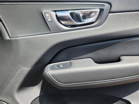Used 2025 Volvo XC60 B5 Core image 20