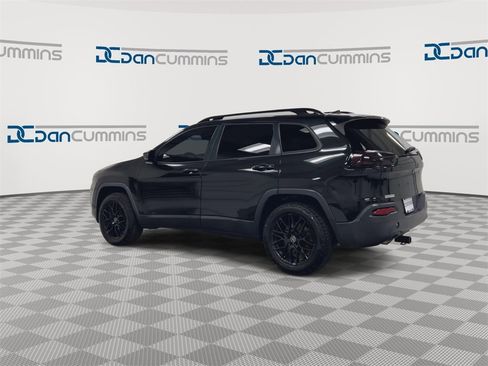 Used 2016 Jeep Cherokee Limited image 6
