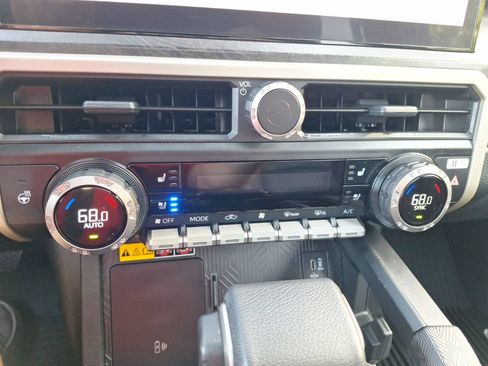 Used 2024 Toyota Tacoma Limited w/ Limited Package (LT) AWD/4WD image 25