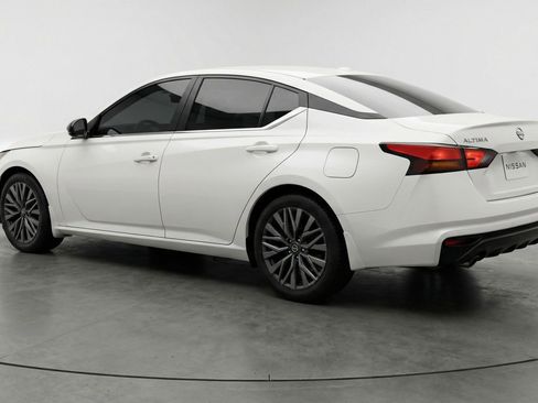 Used 2025 Nissan Altima 2.5 SV FWD image 6