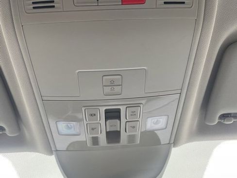 Certified 2025 Volkswagen Taos SEL image 25