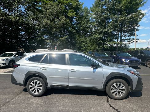 Used 2024 Subaru Outback Premium AWD/4WD image 4