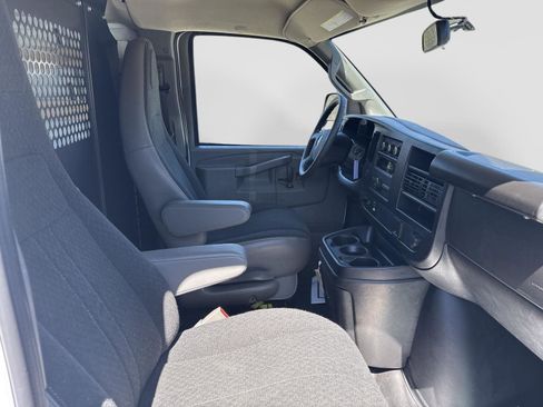 Used 2023 GMC Savana 2500 w/ Driver Convenience Package RWD image 21