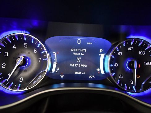 Used 2024 Chrysler Pacifica Touring-L image 22