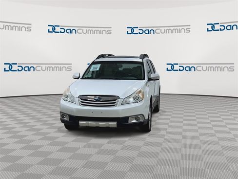 Used 2011 Subaru Outback 2.5i Limited w/ PWR Moonroof Pkg image 4