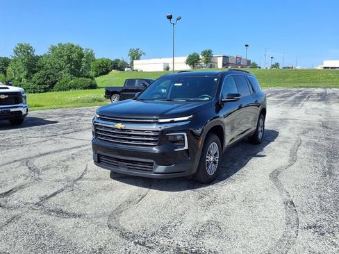 Used 2025 Chevrolet Traverse LT AWD/4WD image 49