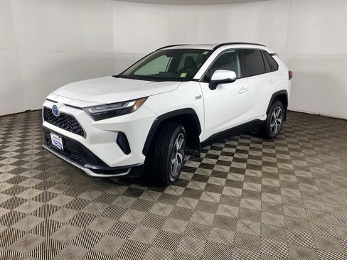 Used 2024 Toyota RAV4 SE image 4