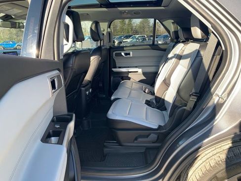 Used 2021 Ford Explorer XLT w/ Equipment Group 202A image 16