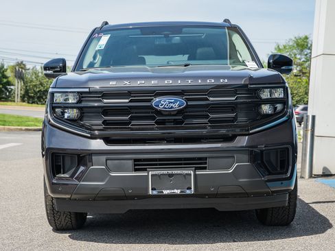New 2026 Ford Expedition Active image 2