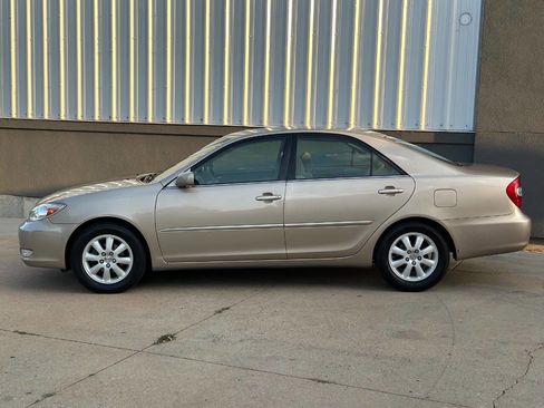 Used 2004 Toyota Camry XLE image 6