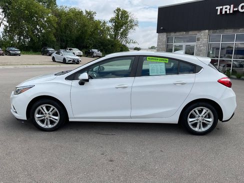 Used 2017 Chevrolet Cruze LT w/ Convenience Package FWD image 3