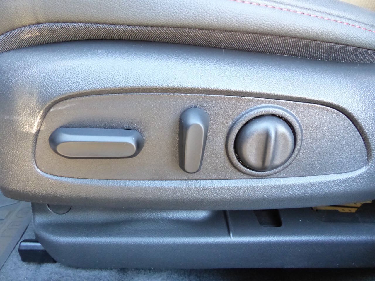 Used 2026 Chevrolet Trax RS w/ Sunroof Package FWD image 25