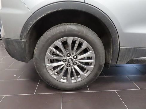 Certified 2025 Cadillac XT4 Premium Luxury image 17