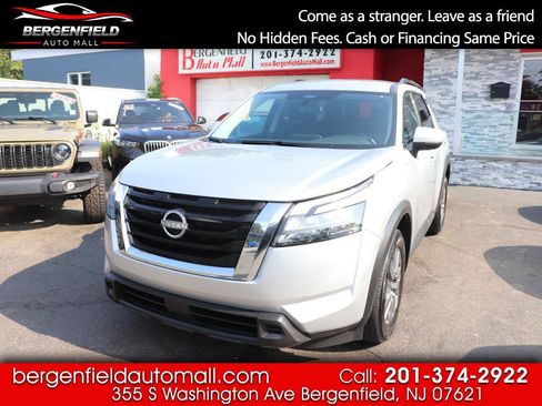 Used 2025 Nissan Pathfinder SV AWD/4WD image 1