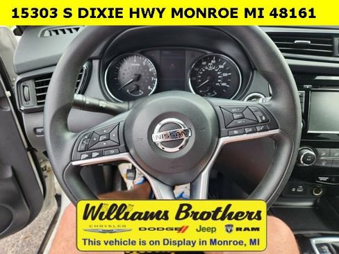 Used 2019 Nissan Rogue SV image 12