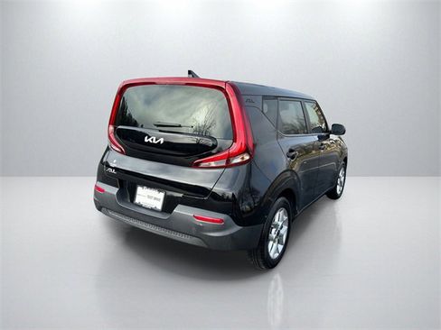 Certified 2022 Kia Soul LX w/ Technology Package image 7