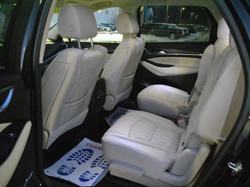 Used 2024 Buick Enclave Avenir w/ Avenir Technology Package image 10