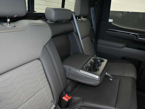Used 2022 Chevrolet Silverado 1500 ZR2 w/ Technology Package AWD/4WD image 29