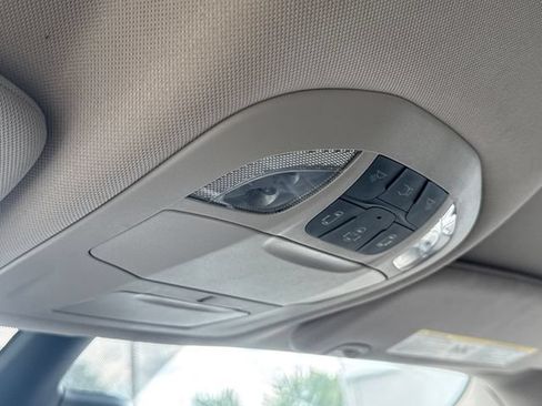 Used 2023 Chrysler Pacifica Touring-L FWD image 29