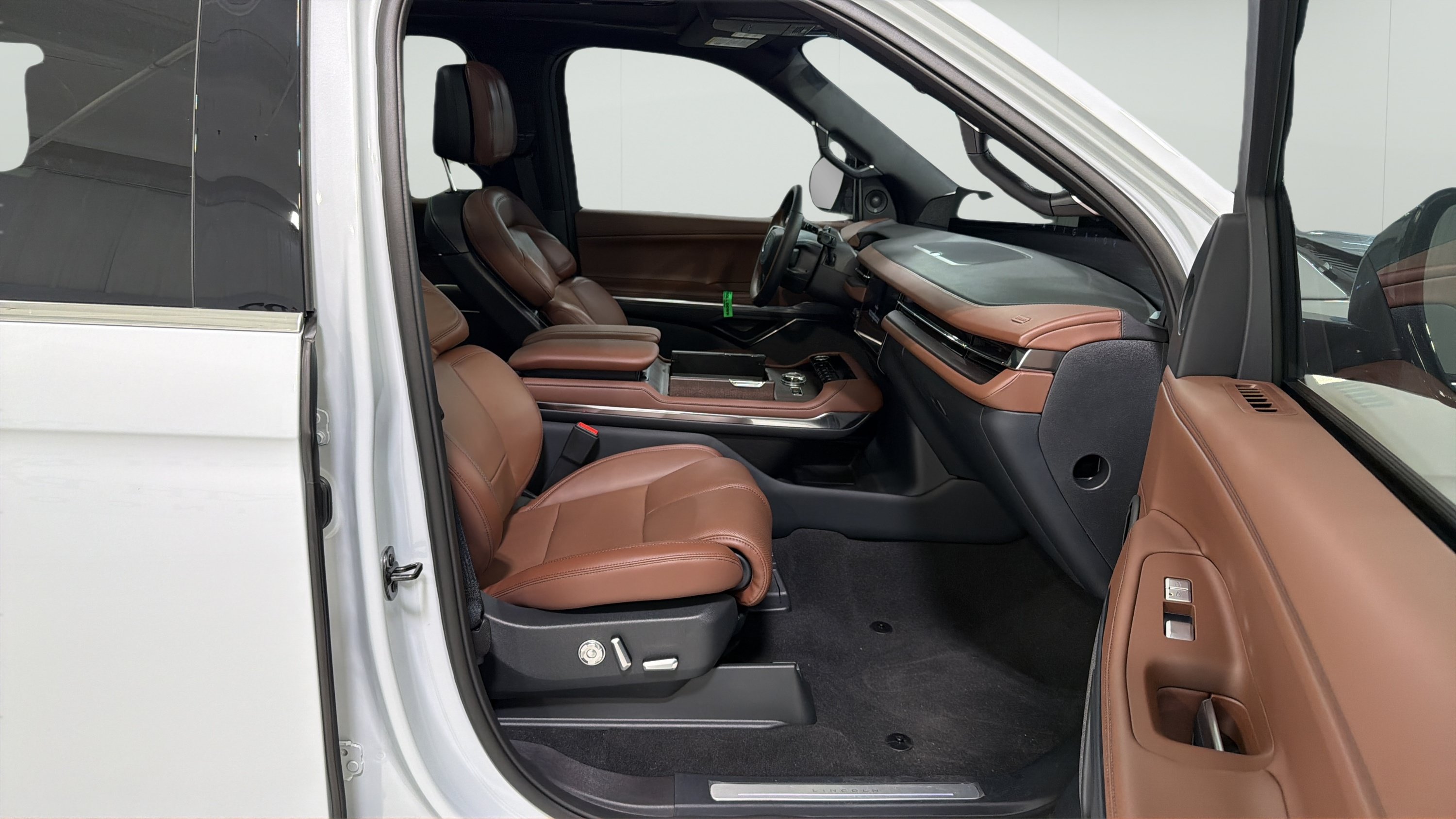 New 2026 Lincoln Navigator Reserve AWD/4WD image 27