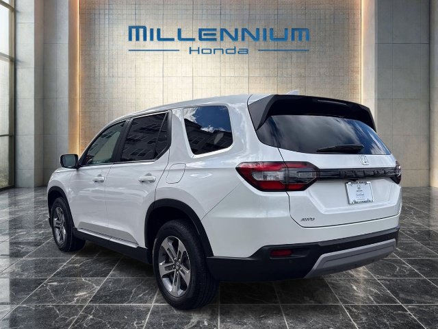 Used 2025 Honda Pilot EX-L image 3