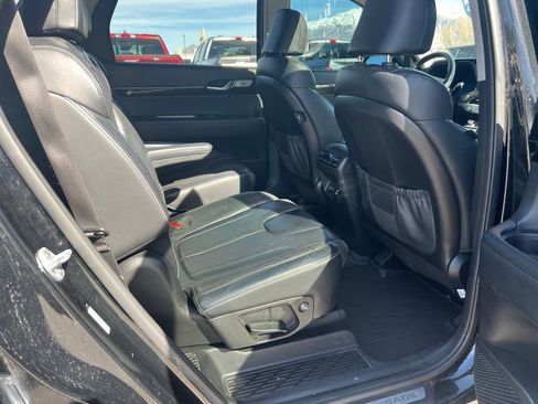 Used 2021 Hyundai Palisade Limited image 23