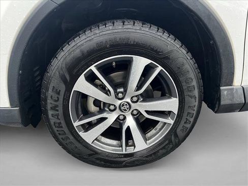 Used 2018 Toyota RAV4 XLE image 24