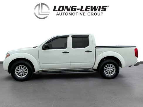 Used 2016 Nissan Frontier SV image 2