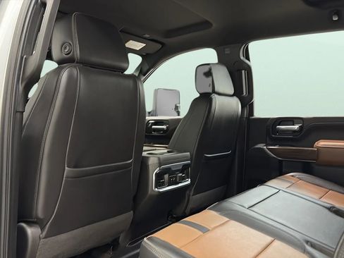 Used 2022 Chevrolet Silverado 2500 High Country w/ Technology Package image 16