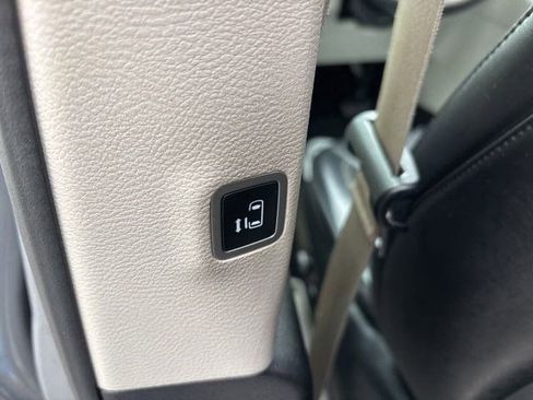 Used 2020 Chrysler Voyager Lxi image 32