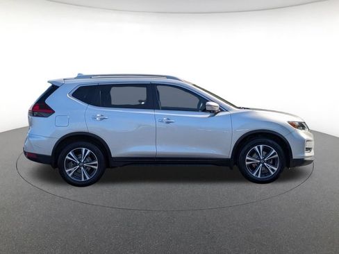 Used 2020 Nissan Rogue SV w/ Premium Package FWD image 4