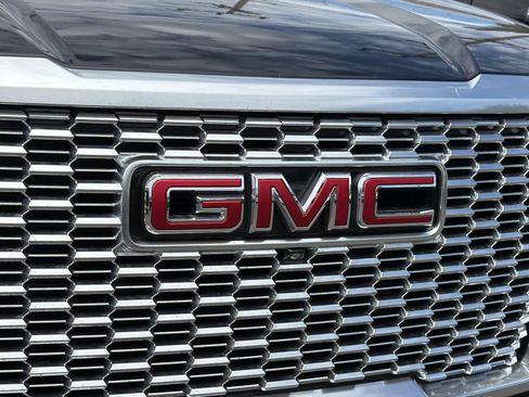 Used 2021 GMC Yukon Denali w/ Denali Premium Package AWD/4WD image 6