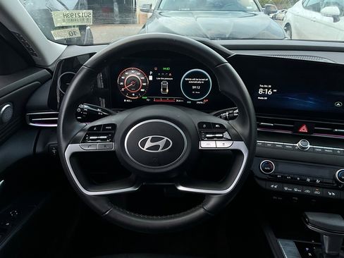 Used 2025 Hyundai Elantra Limited image 14