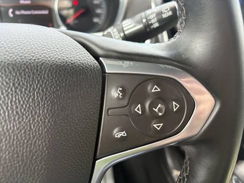 Used 2023 Chevrolet Traverse LT FWD image 25