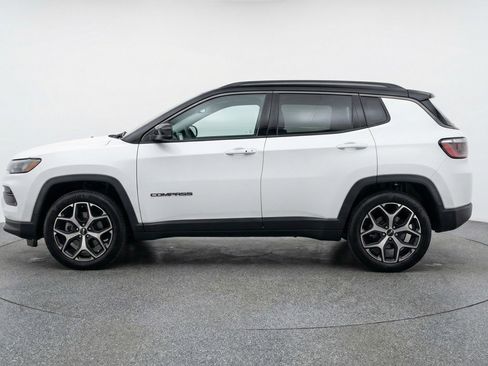 Used 2025 Jeep Compass Limited image 5