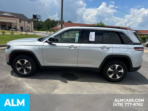 Used 2024 Jeep Grand Cherokee Limited 4xe AWD/4WD image 9