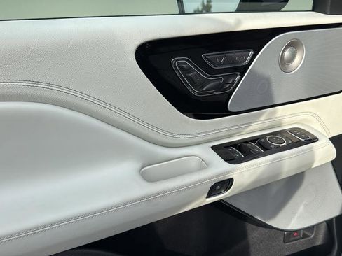 Used 2025 Lincoln Aviator Black Label image 9