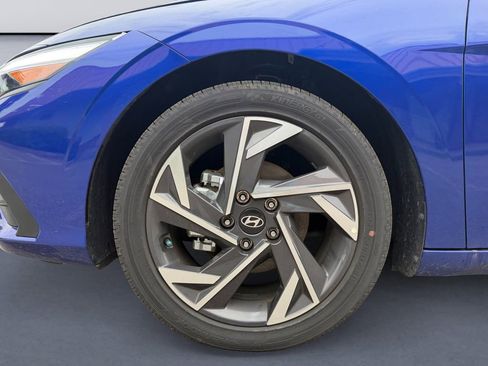 Used 2025 Hyundai Elantra SEL FWD image 9